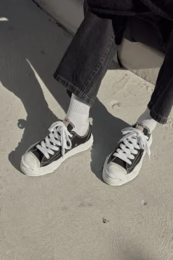 Hank Low Top Sneakers