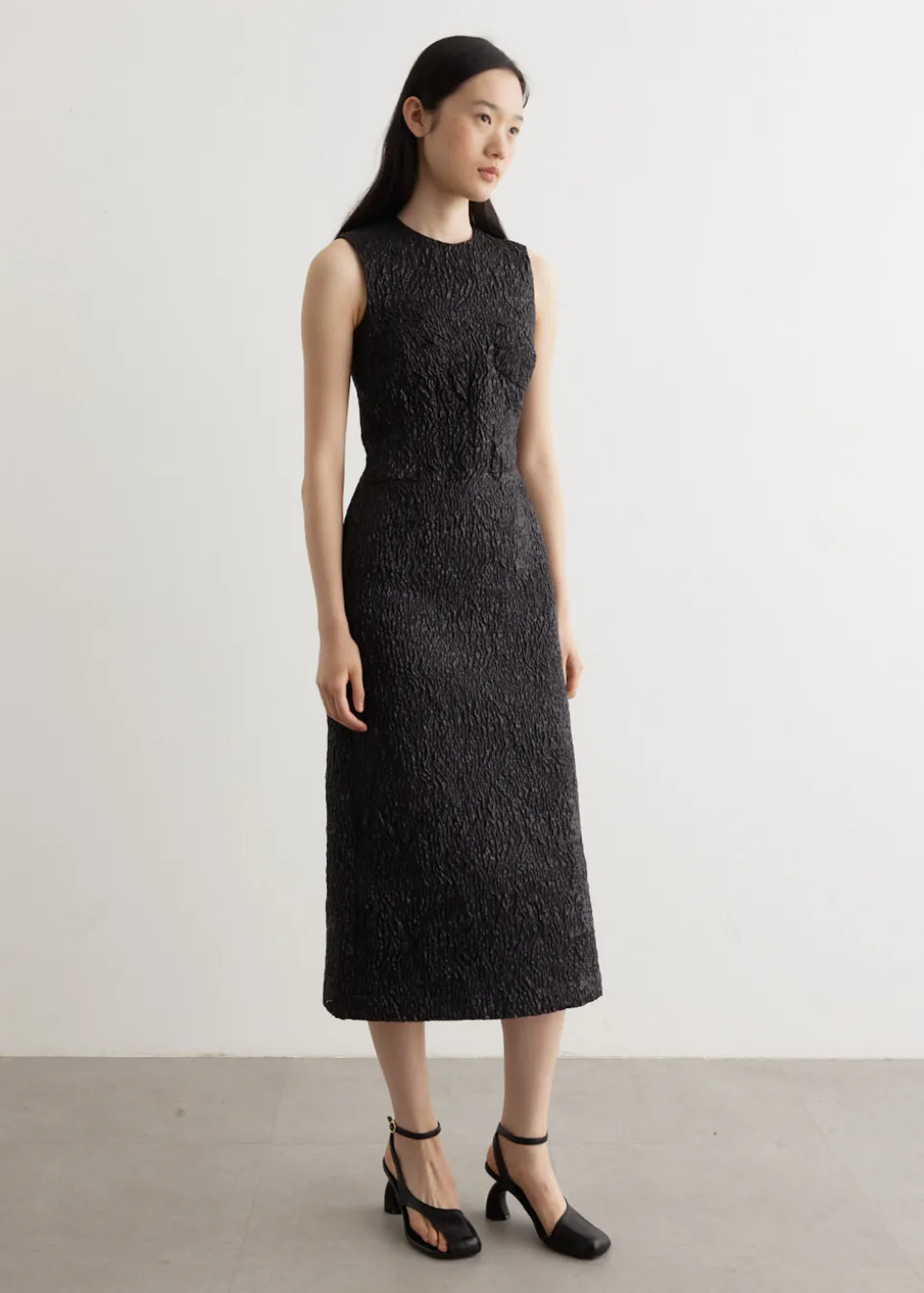 Sleeveless Straight Cut Dart Dress