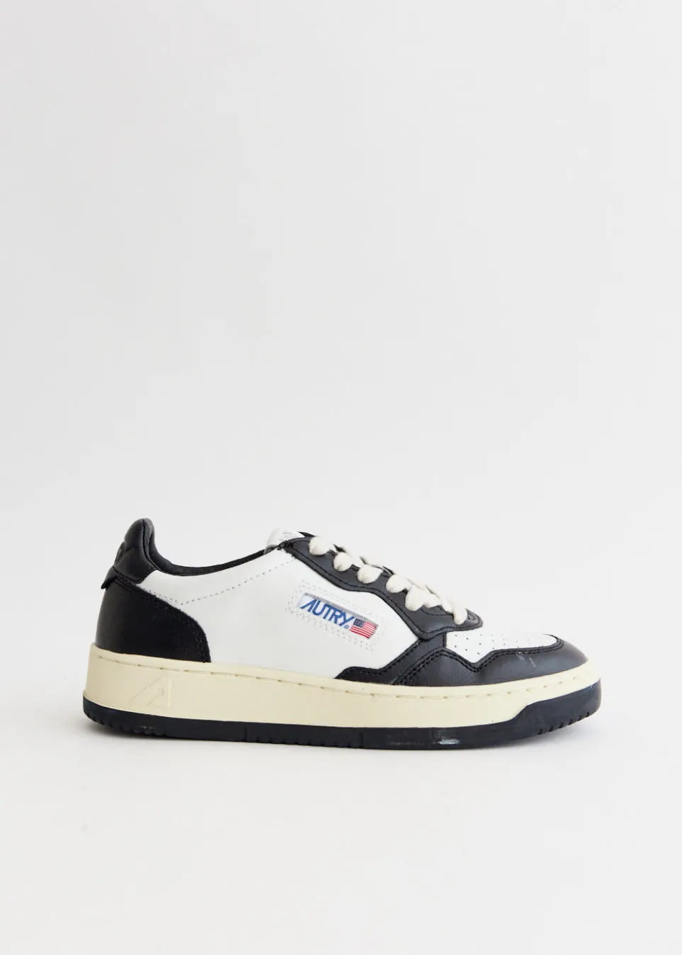 Women's Medalist Sneakers