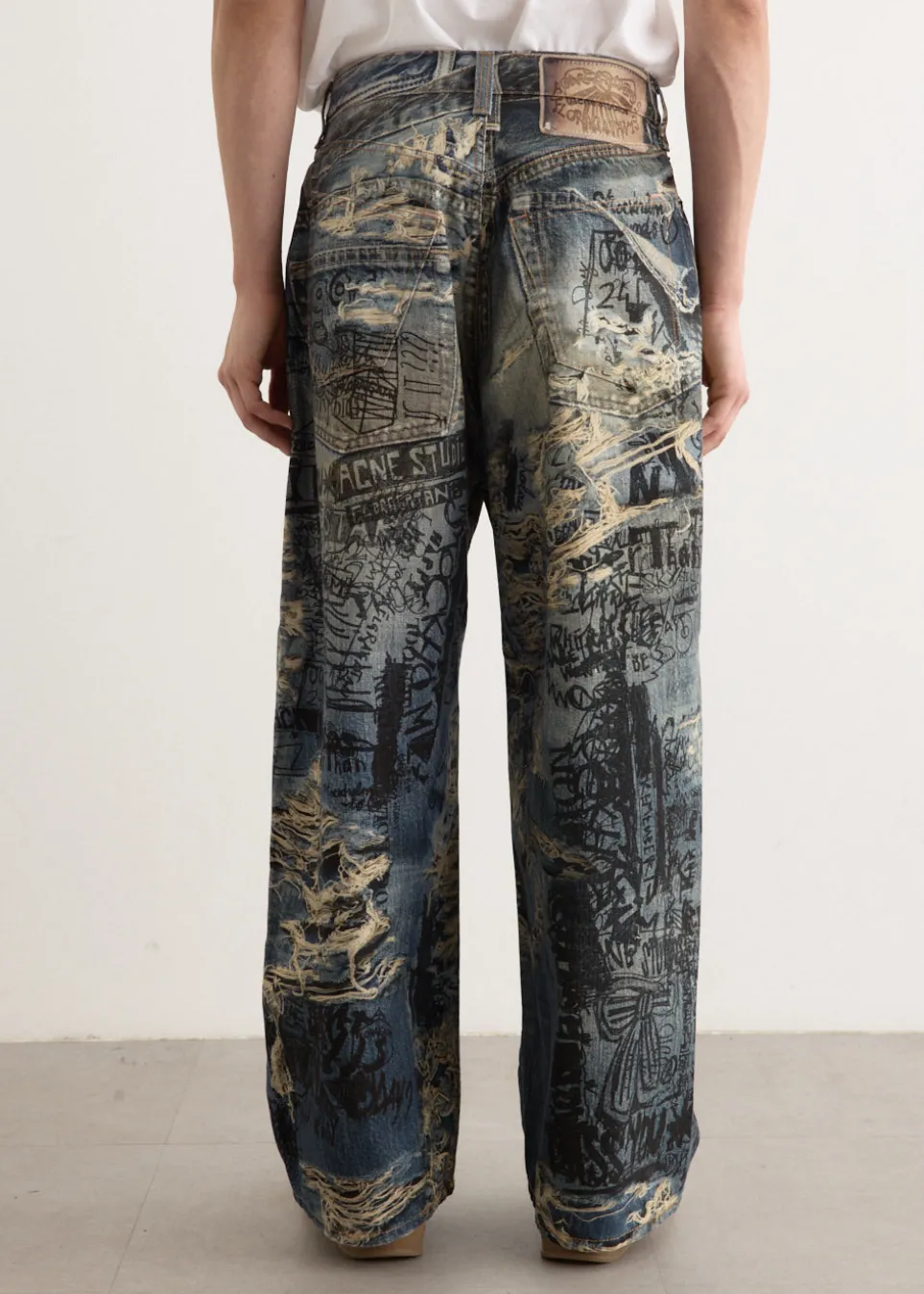2023M FN TLO Torn Scribble Jeans