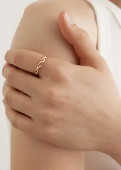 Slim Twist Ring