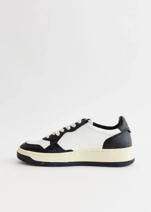 Women's Medalist Sneakers